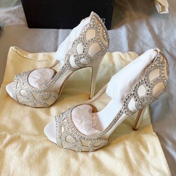 Badgley Mischka | NIB Witney Crystal Embellished Satin Stiletto | Ivory - Picture 9 of 16